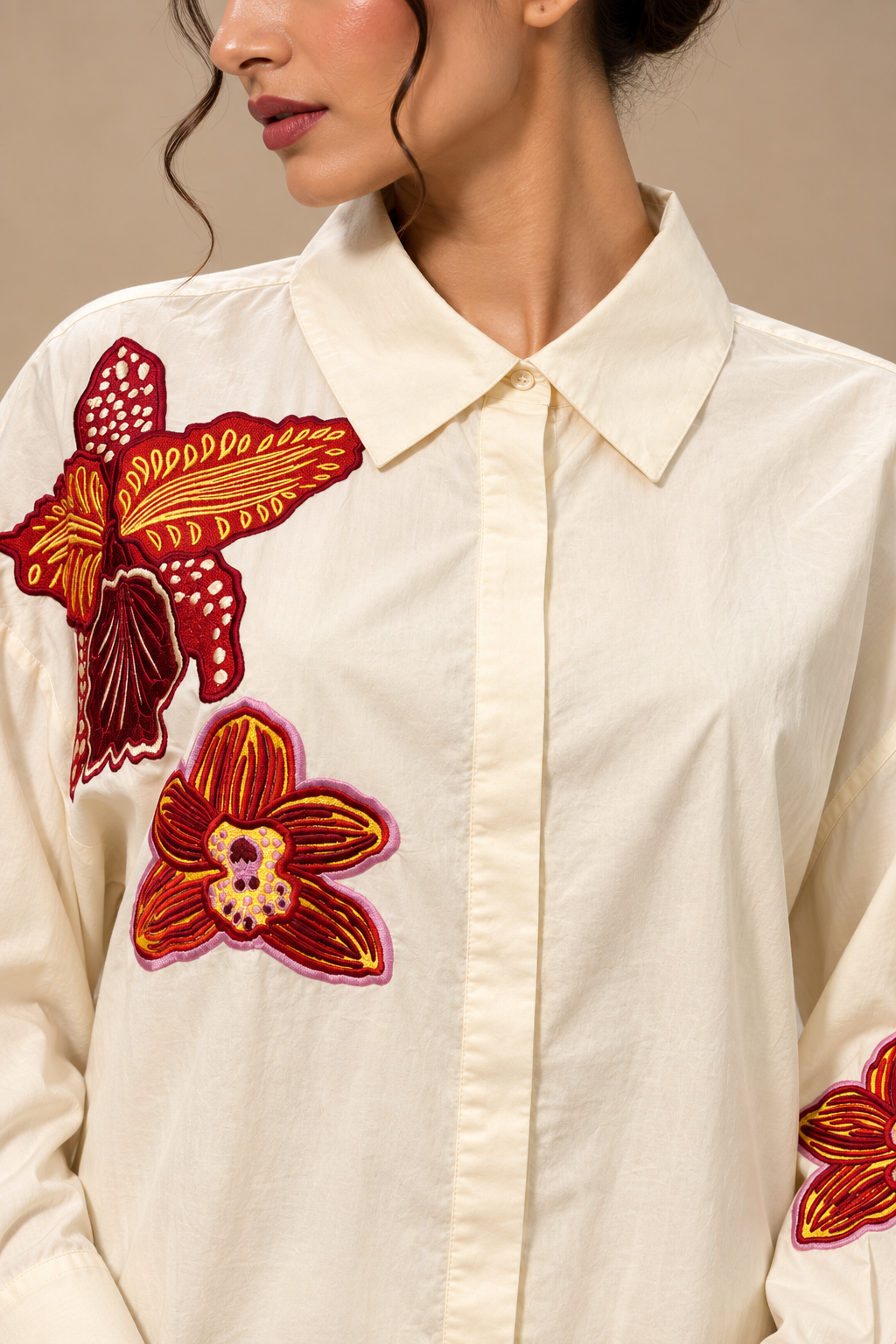 IVORY FLORAL APPLIQUE COTTON SHIRT
